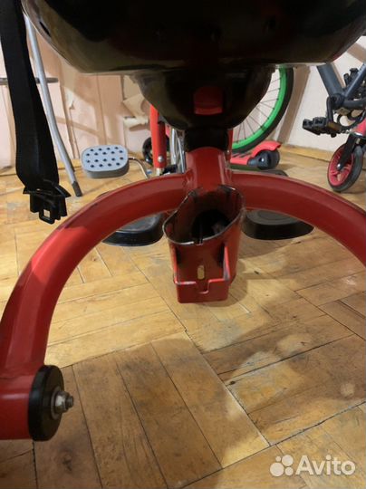 Детский велосипед с ручкой