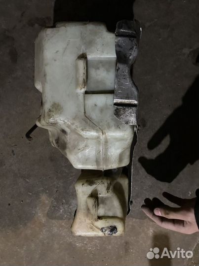 Бачок стеклоомыватель BMW e32 7 серия 61 67 1379 5
