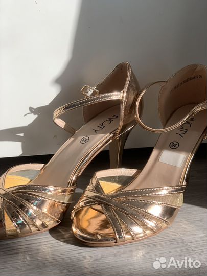 Туфли женские золотые