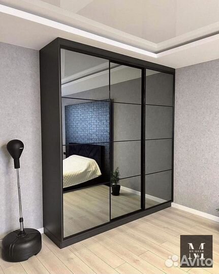 Шкаф-купе с зеркалом