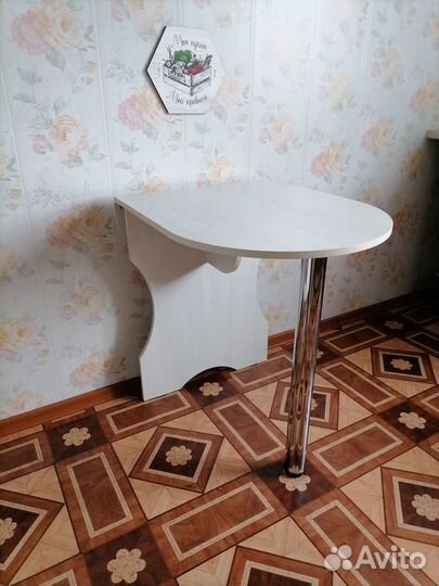 Кухонный стол