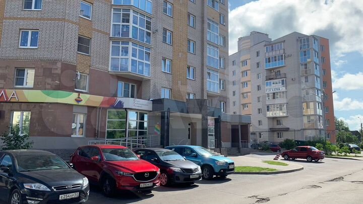 Сдаётся торговое помещение, 127 м²
