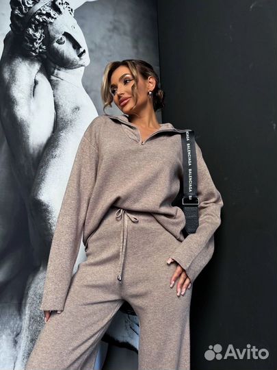 Костюм трикотажный вязаный