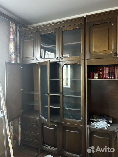 Стенка в гостиную из дерева