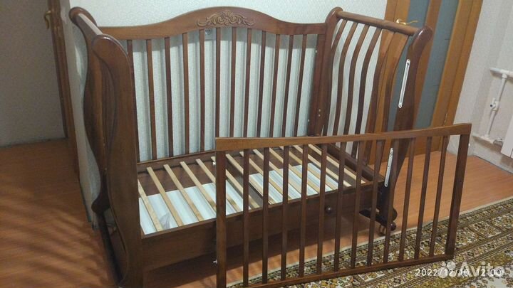 Детская кроватка