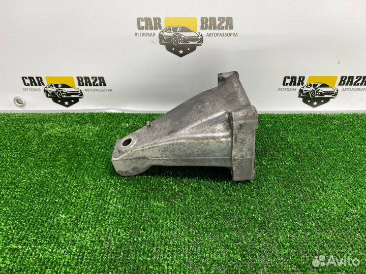 Кронштейн двигателя