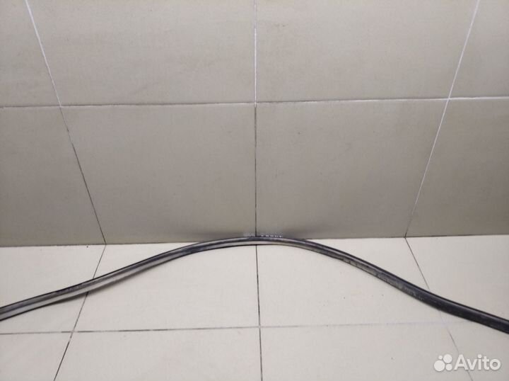 Уплотнитель капота Logan 2005-2014