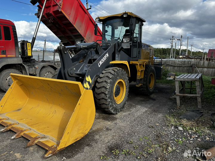 Фронтальный погрузчик XCMG LW300FN, 2018