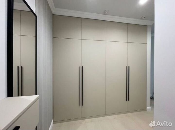 Шкаф распашной встроенный