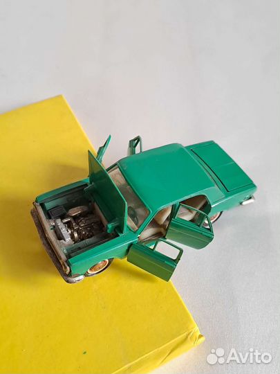 Модель автомобиля-Волга-газ-24