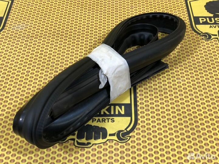 Уплотнитель кузовной правый Renault Logan L52 K7M