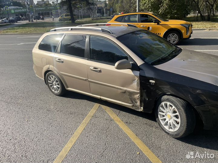 Chevrolet Lacetti 1.6 МТ, 2008, битый, 182 000 км