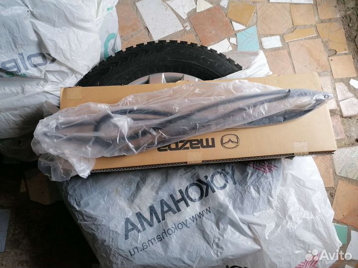 Молдинг лобового стекла Mazda