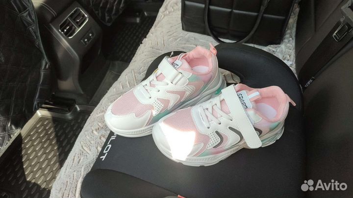 Кроссовки для девочки