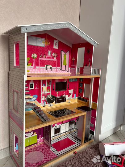 Кукольный домик с мебелью