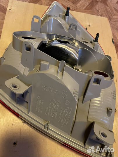 Фонарь задний левый шкода рапид