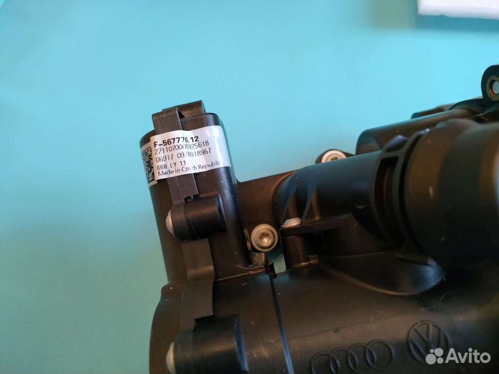 Помпа в сборе с термостатом 06L121111H