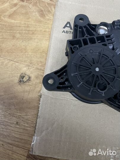 Моторчик стеклоподъемника правый MB Vito