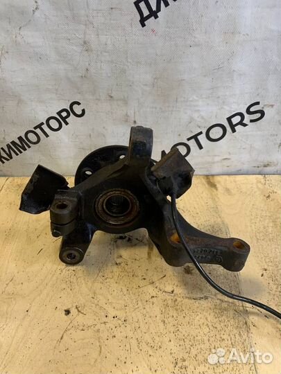 Кулак передний LH Mercedes-Benz Vito W638 ступица