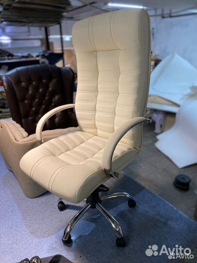 Офисное кресло