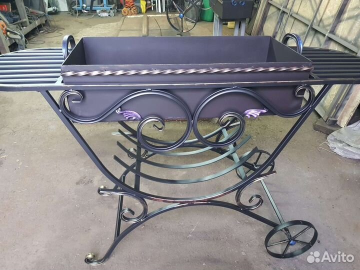 Мангал с крышей