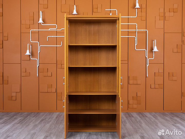 Книжный шкаф