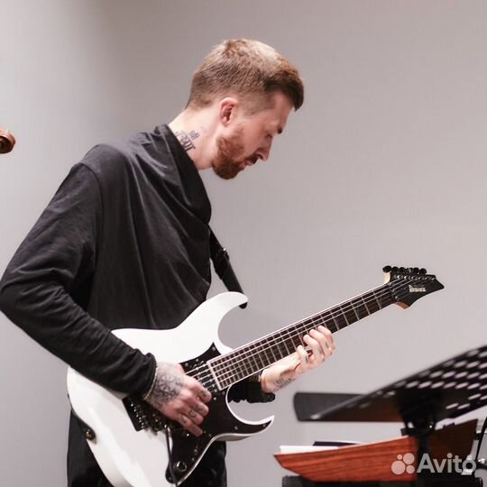 Уроки игры на гитаре (электрогитара) и вокал
