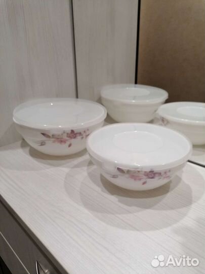 Набор салатников с крышкой