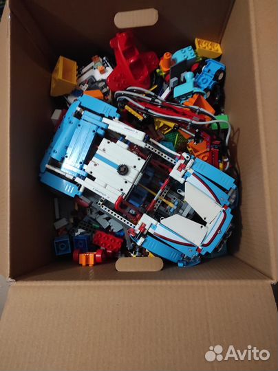 Продаю lego конструктор