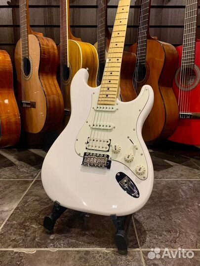 Электрогитара Stratocaster HSS + комбик 40 ват