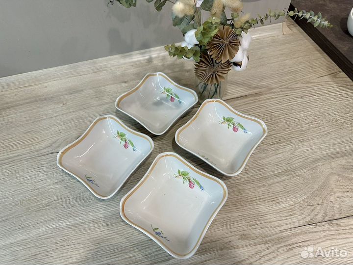 Салатник фарфоровый четыре штуки