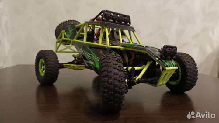 Машинка на пульте управления climbing car 1:12