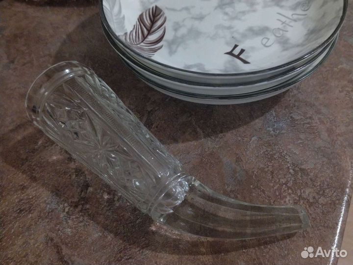 Тарелки для второго новые. Рог хрустальный