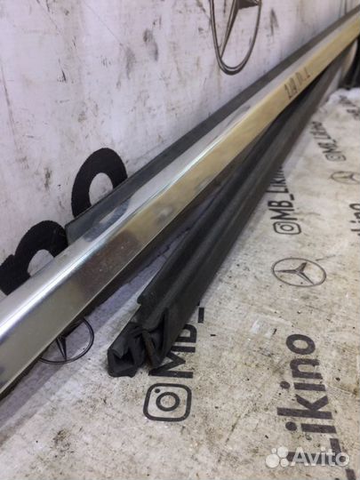 Молдинг стекла передний левый Mercedes Cls-Class