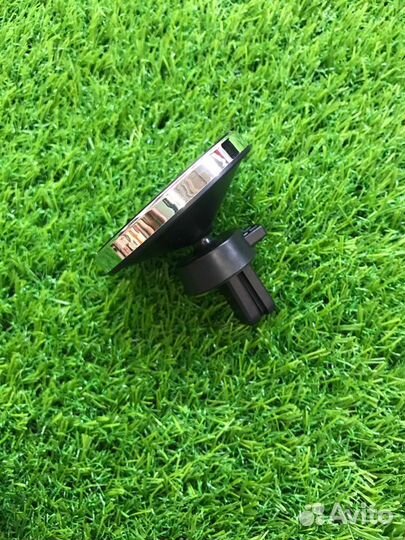 Автомобильный держатель с беспроводной зарядкой