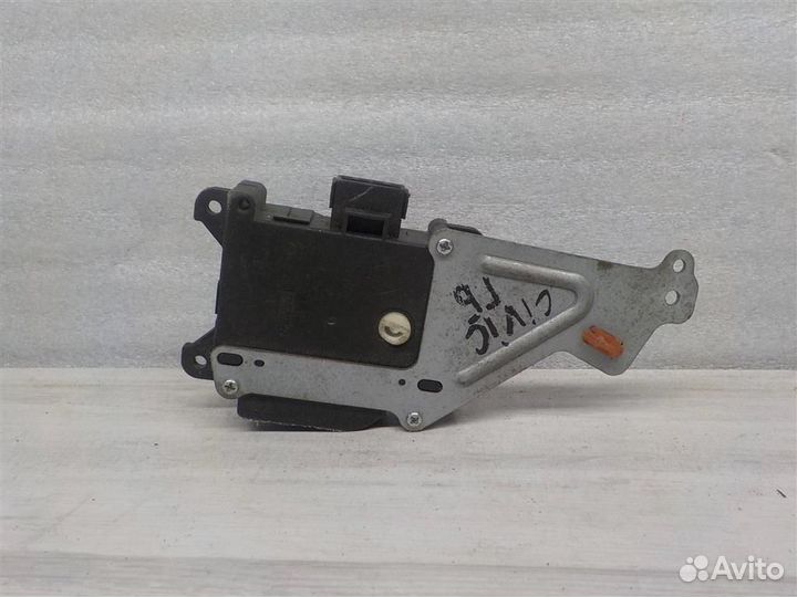 Моторчик заслонки печки Honda Civic 4D viii 2006