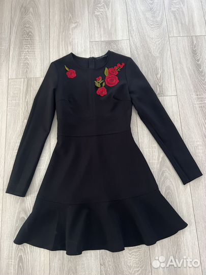 Платье с вышивкой Lime