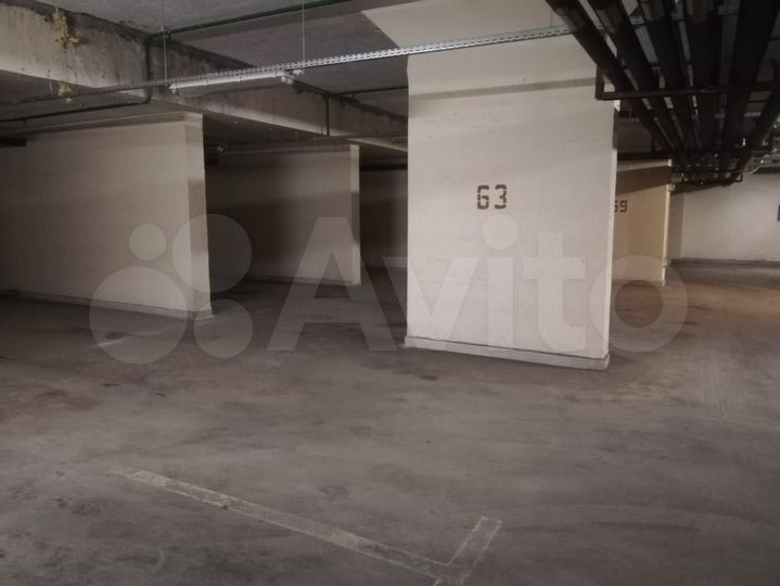 Машиноместо, > 30 м²