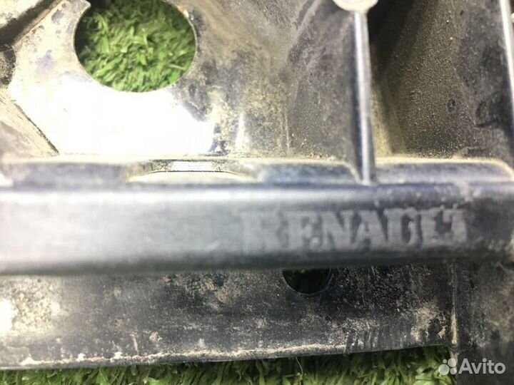 Панель передняя телевизор верх Renault Megane 2