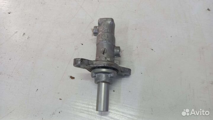 Главный тормозной цилиндр Toyota Camry v55
