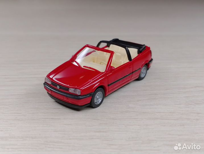 A26.2) Volkswagen Golf III Cabrio (1997-2004) крас