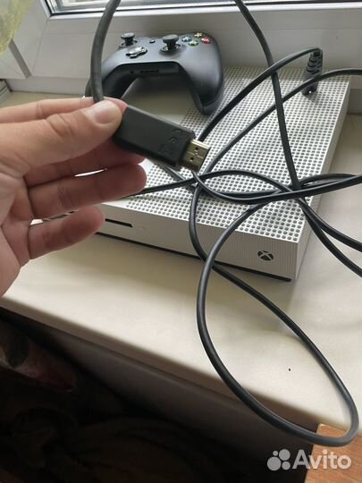 Игровая консоль Microsoft Xbox one s (+ геймпад )