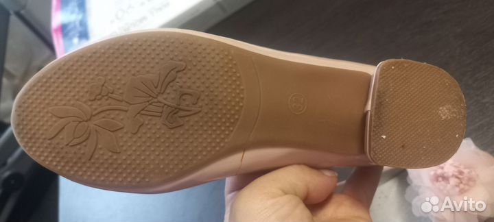 Туфли праздничные для девочек на каблуке