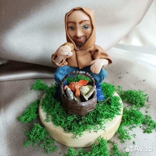 Сувенирная кукла Грибник с корзиной грибов