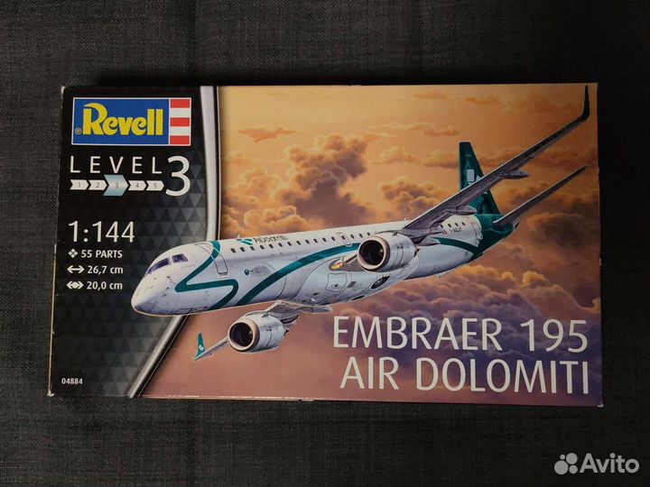 Сборная модель самолета Embraer 195