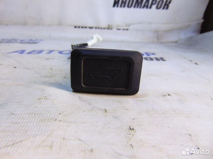 Кнопка открывания багажника для Toyota RAV 4 2013