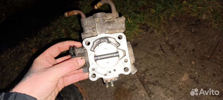 Дроссельная заслонка Carisma