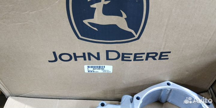 DZ120760 крышка распред шестерен john deere