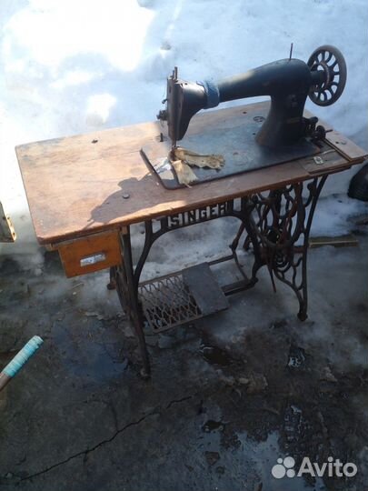 Швейная машина Singer