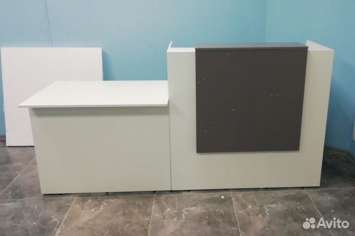 Стойка рессепшн